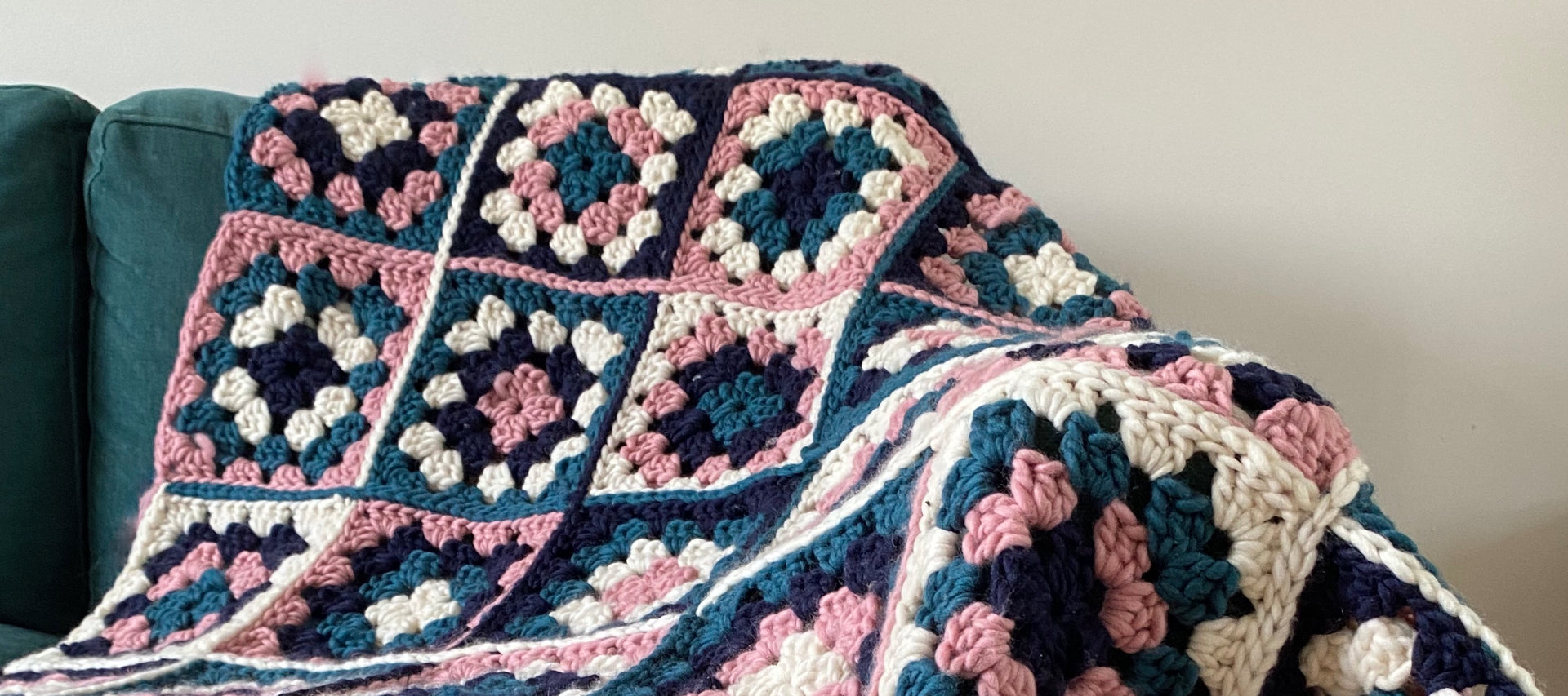 Chunky Granny Square Blanket - Free Crochet Pattern