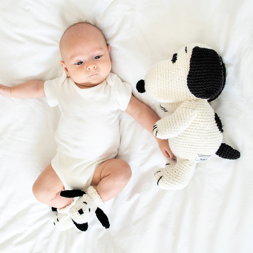 Peanuts: Snoopy Amigurumi Crochet Kit