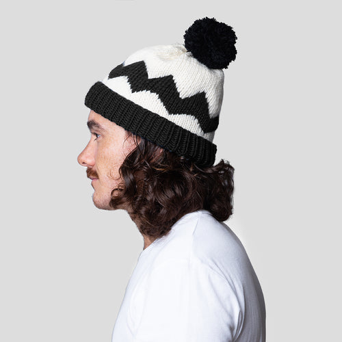 Peanuts: Charlie Brown Hat Knitting Kit