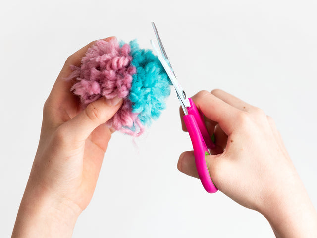 How to make a pom pom