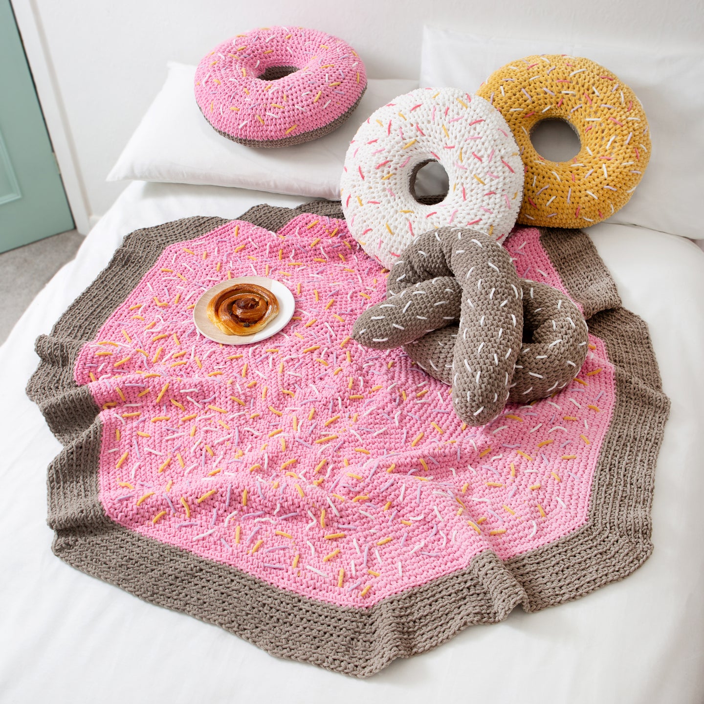 Plush Giant Doughnut Cushion Crochet Kit Stitch Story