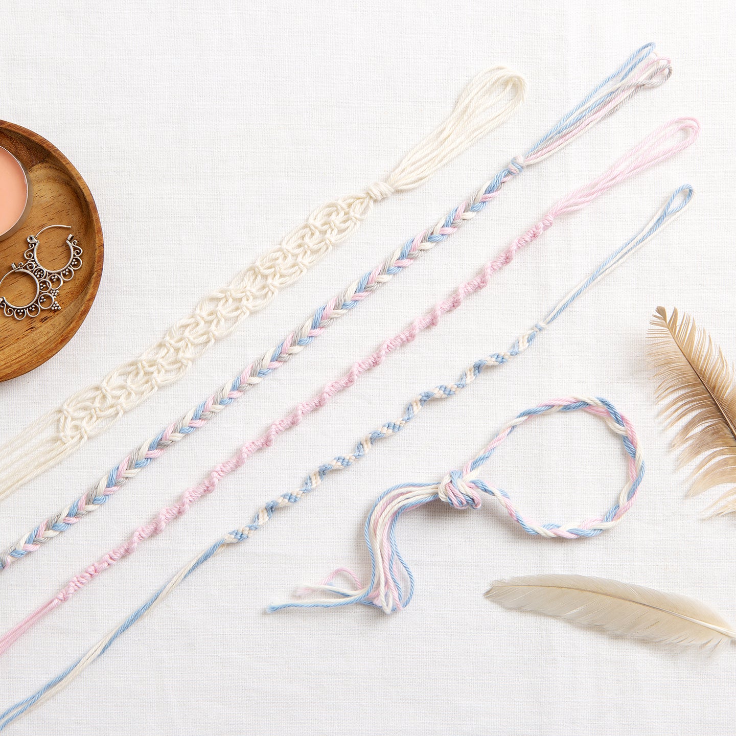 Pocket Book of Macramé By Claire Gelder