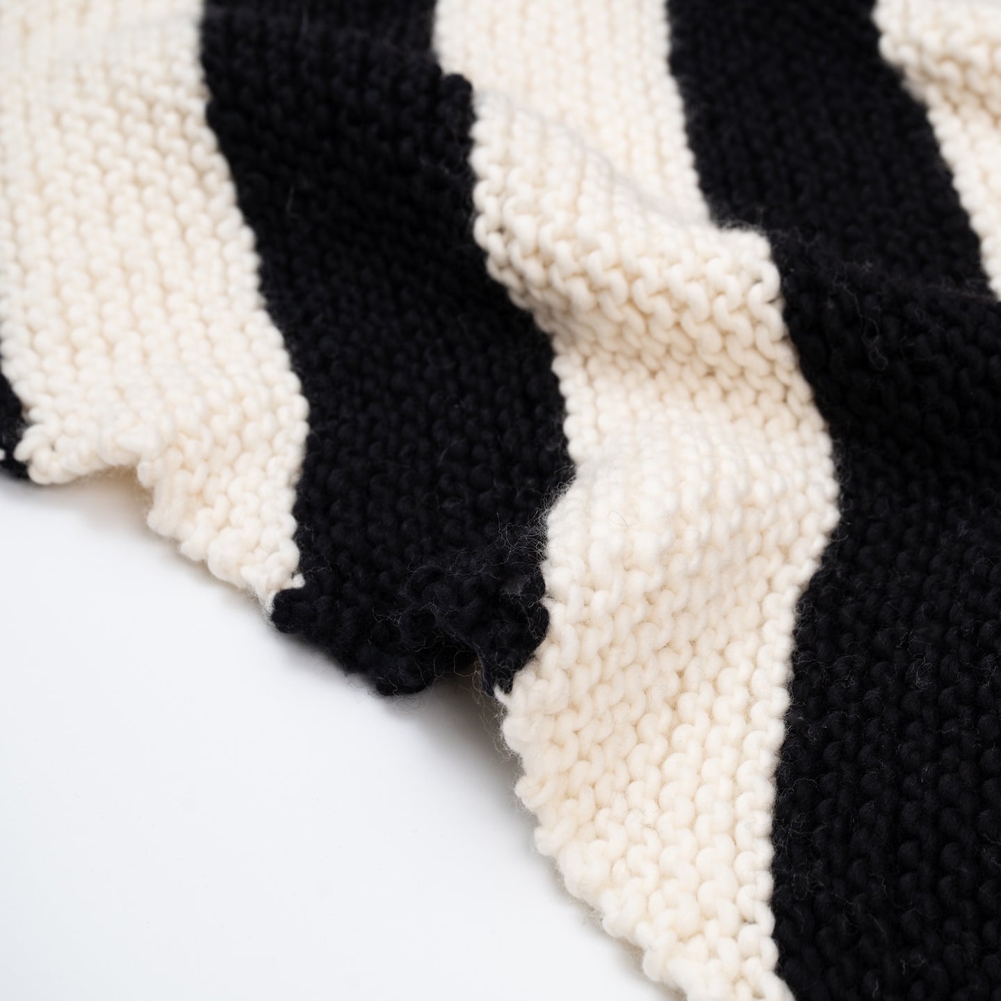 Peanuts: Snoopy Throw Knitting Kit