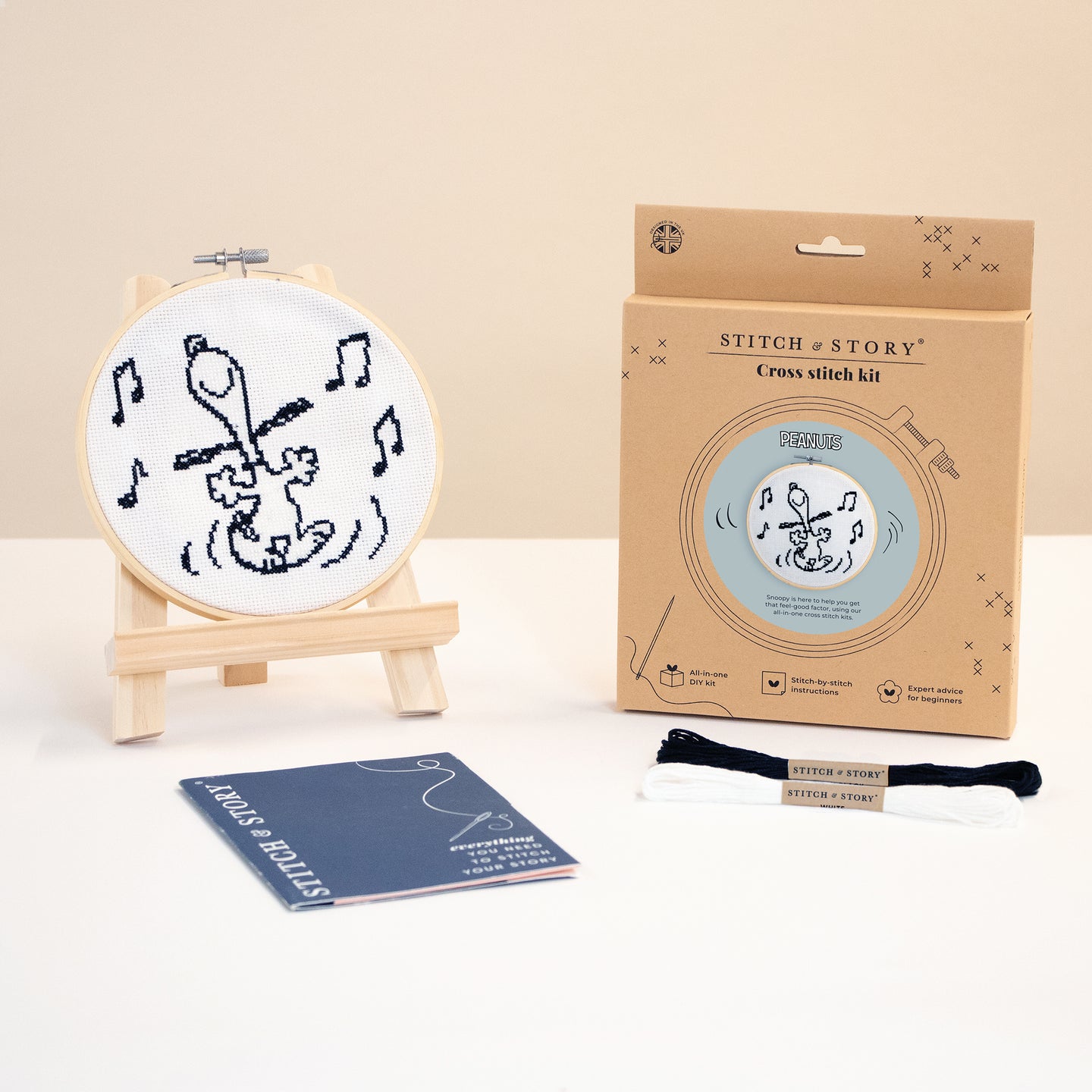 PEANUTS - スティッチ Snoopy Dancing Cross Stitch Kit | Wool Couture