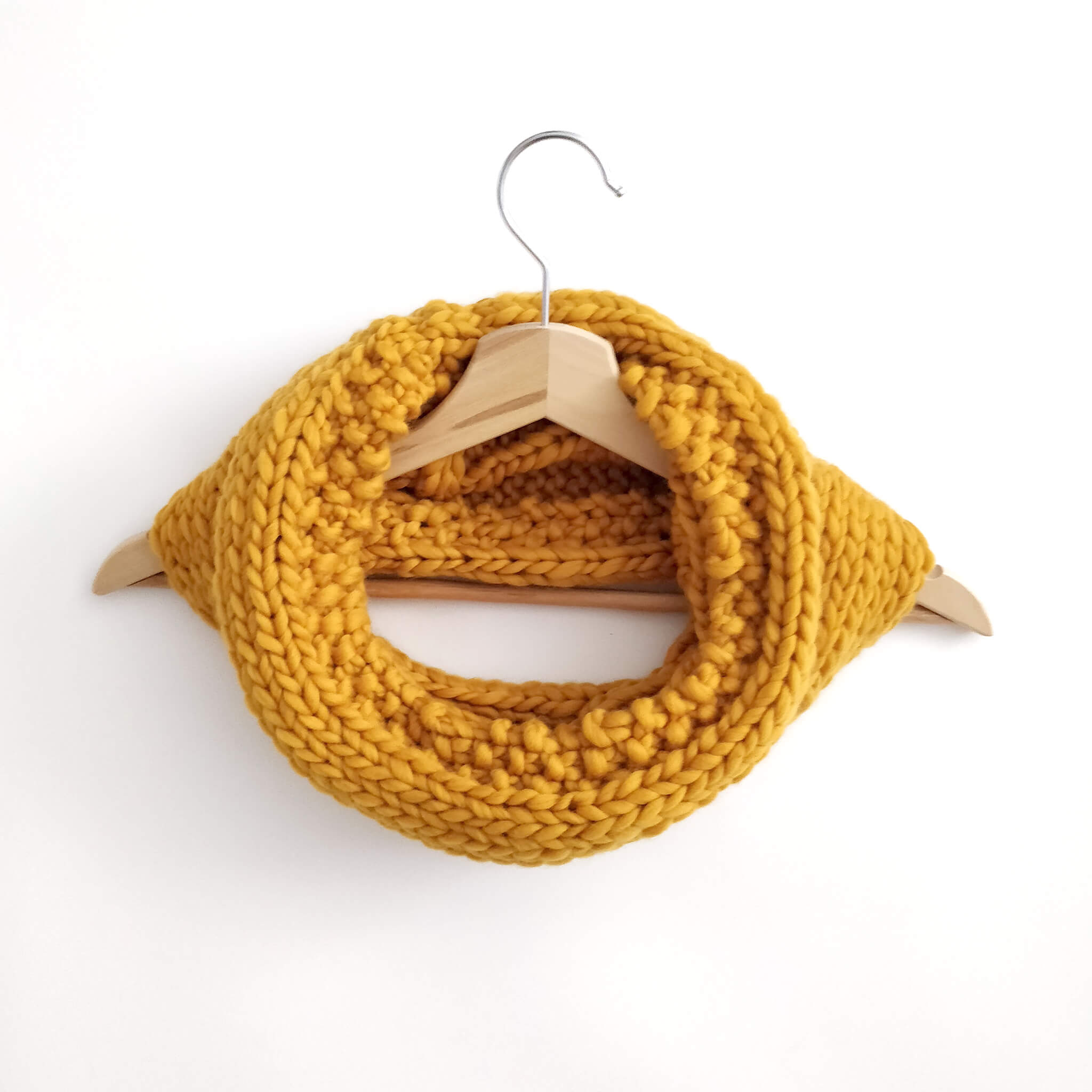 Cable Cable Snood in Fossil