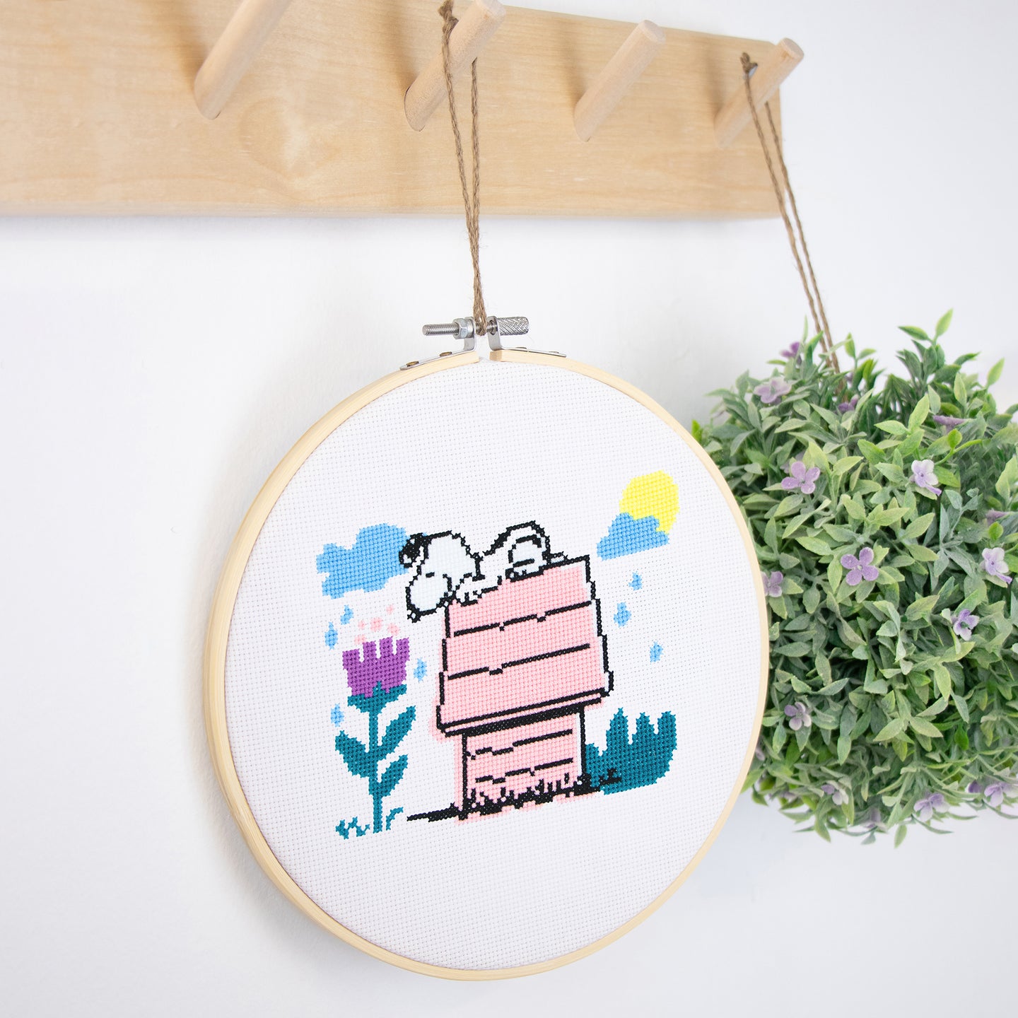 PEANUTS - スティッチ Snoopy Dancing Cross Stitch Kit | Wool Couture