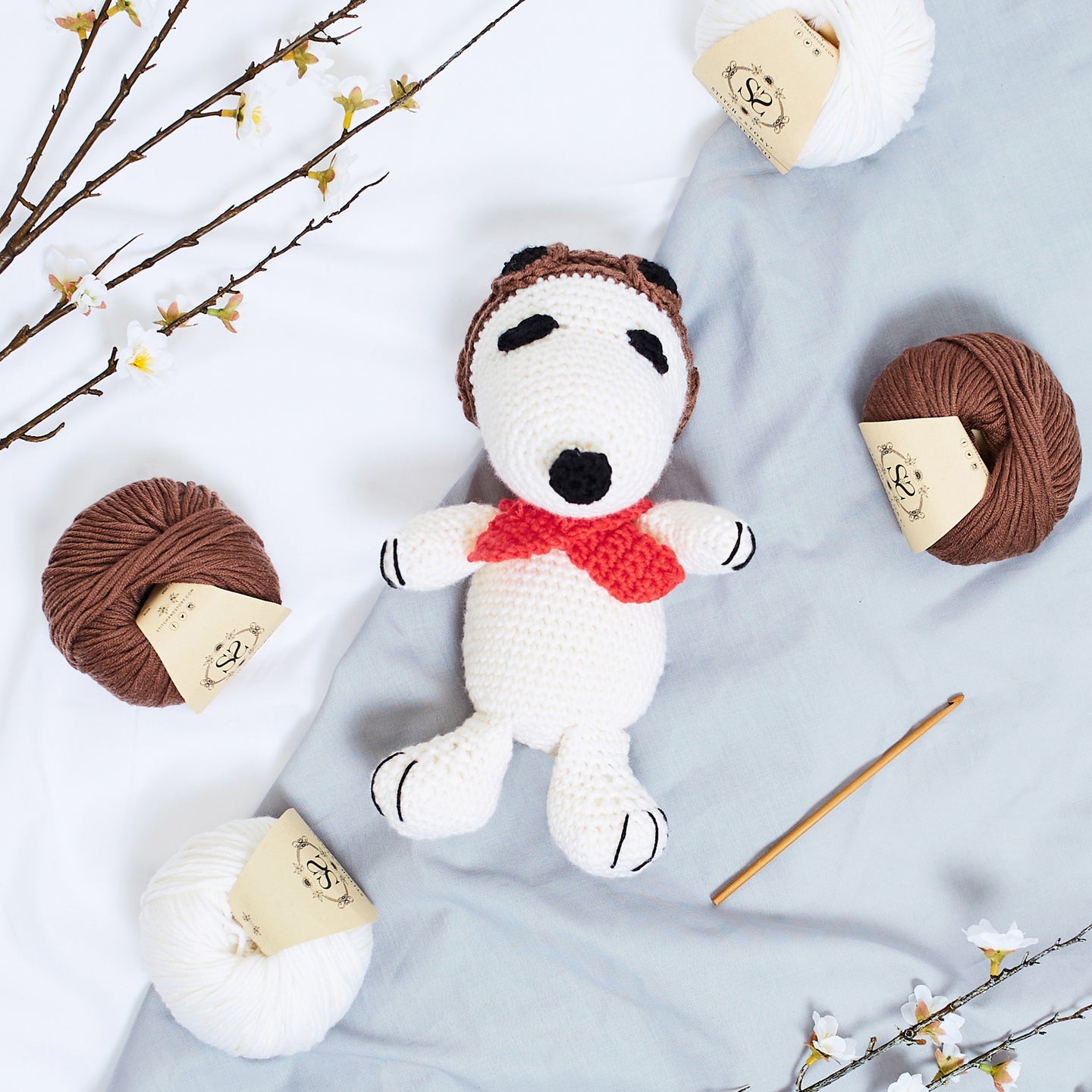 Peanuts: Pilot Snoopy Amigurumi Crochet Kit