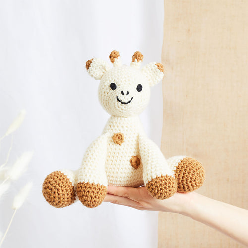 Sophie la girafe: Sophie Amigurumi Crochet Kit